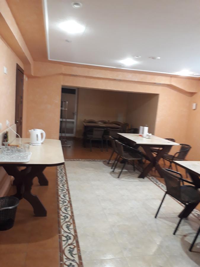 优乌特酒店 切尔尼戈夫 外观 照片